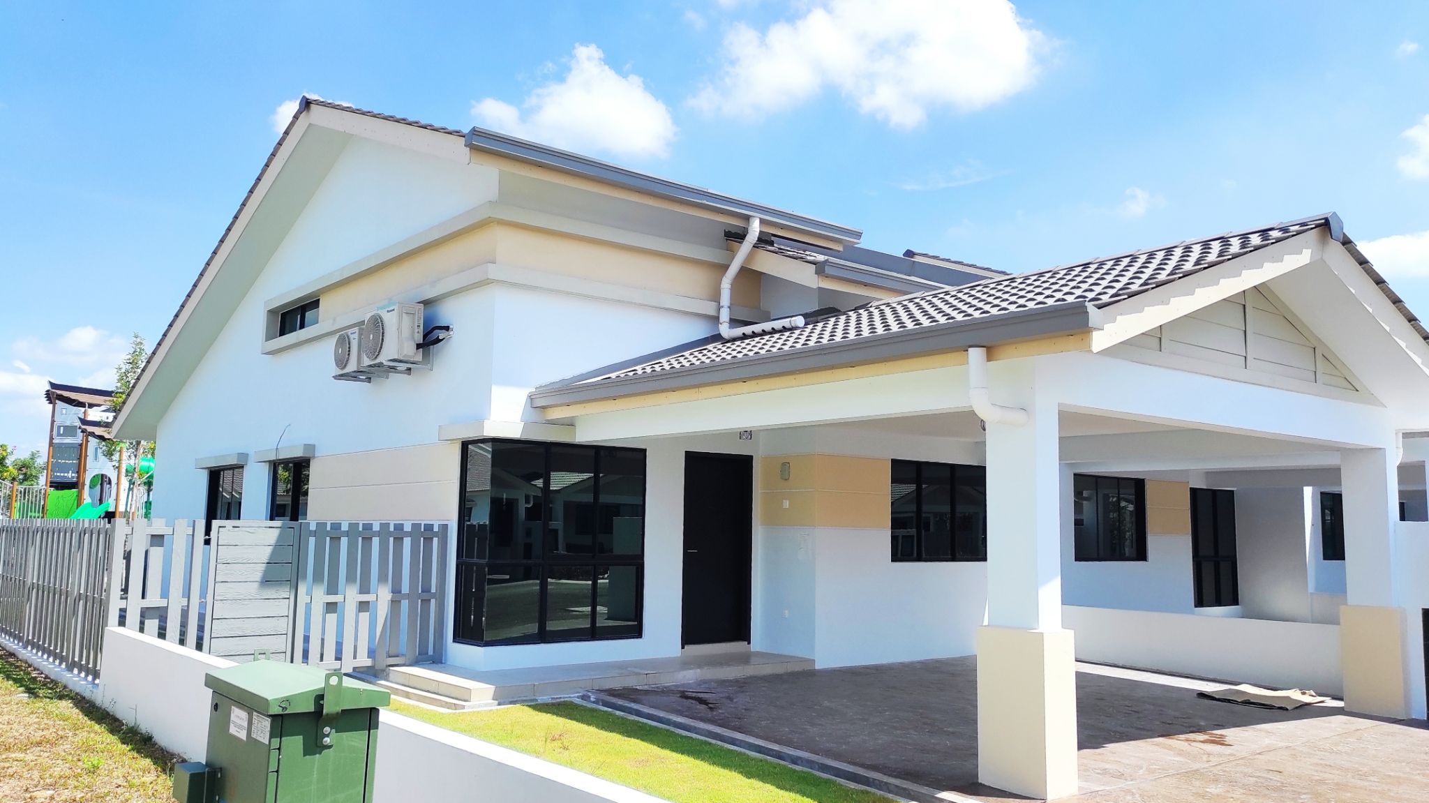 NUSA CINTA SETIA FONTAINES, KEPALA BATAS